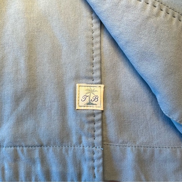 Tommy Bahama 100% silk mens button down short sleeve. Size L. Hawaiian, resort - Picture 3 of 7